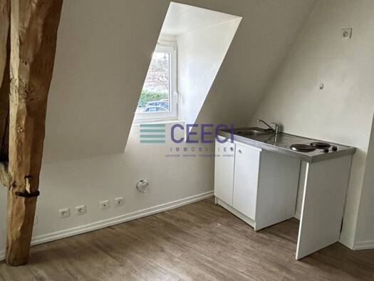 Appartement à louer 350 € 1 pièce 14,7 m² Étage 1/1 Soissons 02200