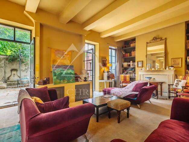 Maison à vendre 980 000 € 10 pièces 6 chambres 324 m² 1 800 m² de terrain Montfavet Banlieue Avignon 84000