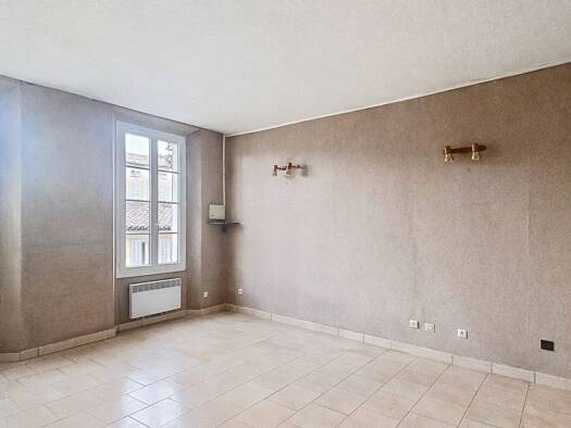 Appartement à vendre 99 000 € 3 pièces 2 chambres 68,3 m² 1er étage Brignoles 83170
