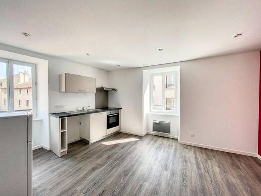 Appartement à louer 211 € 2 pièces 1 chambre 28,3 m² Sud Saint-Flour 15100