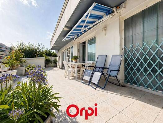 Appartement à vendre 367 500 € 4 pièces 3 chambres 91 m² Étage 1/2 Centre Ville La Rochelle 17000