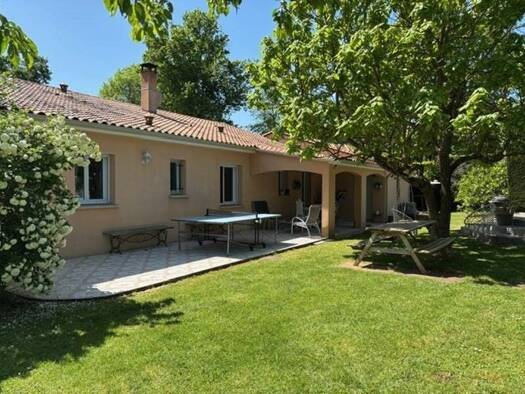 Maison de plain-pied à vendre 348 480 € 6 pièces 4 chambres 137 m² 1 741 m² de terrain Rural Terrasson Lavilledieu 24120