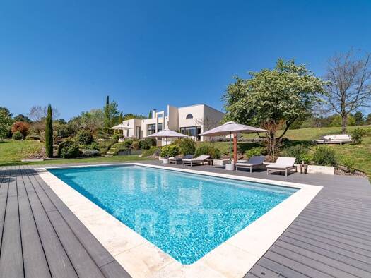 Maison à vendre 2 250 000 € 5 pièces 4 chambres 225 m² 30 270 m² de terrain Roussillon 84220