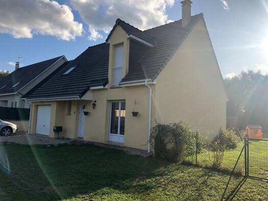 Maison à louer 1 215 € 4 pièces 3 chambres 110 m² 800 m² de terrain Le Vaudreuil 27100