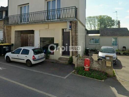 Local d'activités à louer 950 € 222 m² d'espace de stockage Pluvigner 56330