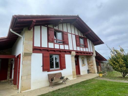 Maison à vendre 795 000 € 8 pièces 5 chambres 170 m² 3 559 m² de terrain Sare 64310