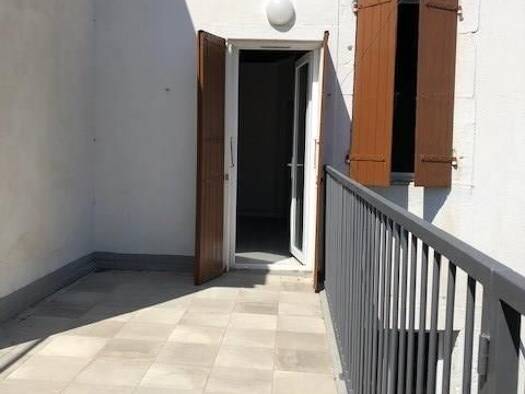 Maison à louer 720 € 6 pièces 5 chambres 119 m² 26 m² de terrain Moussoulens 11170