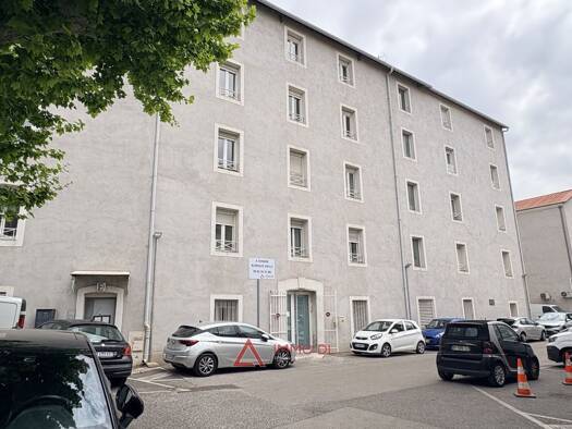 Espace bureau à vendre - de 1.1M € 100 m² de bureaux Marseille 11ème arrondissement 13011