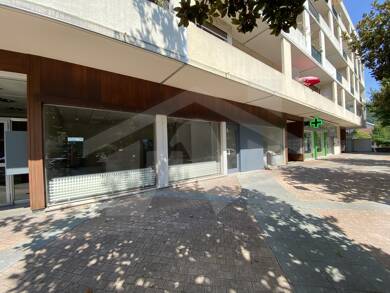 Local commercial à louer 990 € 106 m² de surface de vente Eybens 38320
