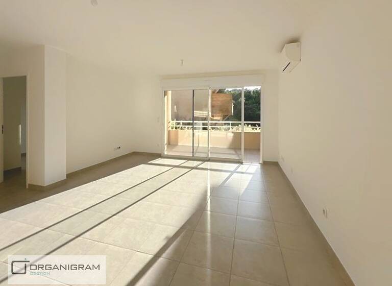 Appartement à louer 850 € 2 pièces 1<br/>chambre 48 m²<br/>superficie RDC<br/>étage Pietrosella 20166