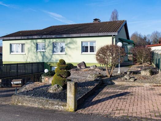 Maison de plain-pied à vendre 550 000 € 6 pièces 3 chambres 119 m² 1 150 m² de terrain Hésingue 68220