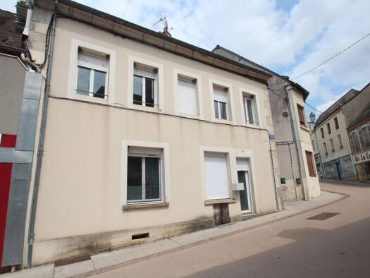 Duplex à louer 490 € 4 pièces 3 chambres 99 m² 1er étage Luzy 58170