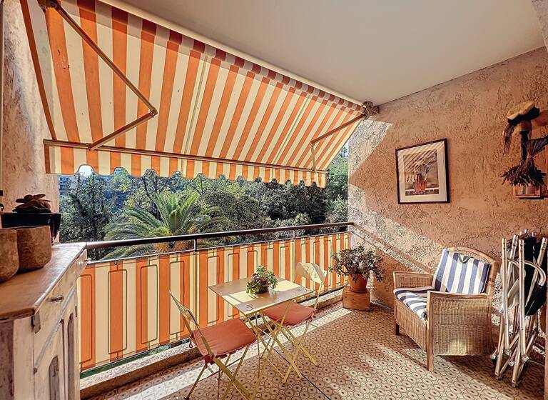 Appartement à vendre 190 000 € 2 pièces 1<br/>chambre 51 m²<br/>superficie 2/3<br/>étage Plan de Noves Vence 06140
