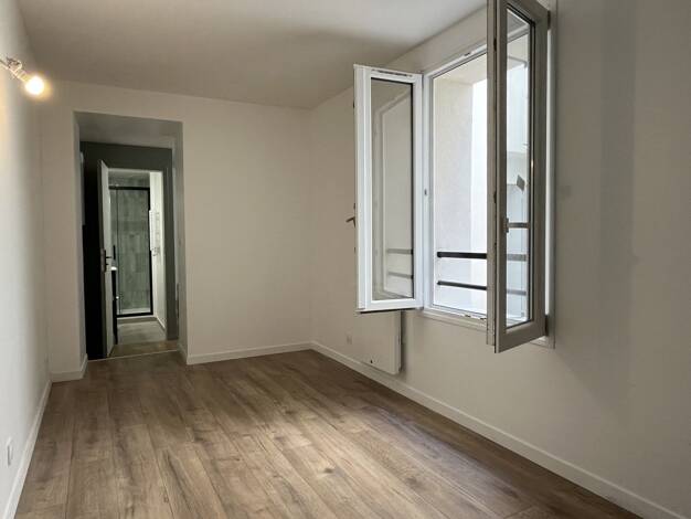 Appartement à vendre 209 000 € 2 pièces 1 chambre 22,5 m² RDC/3 Belleville Paris 20ème 75020