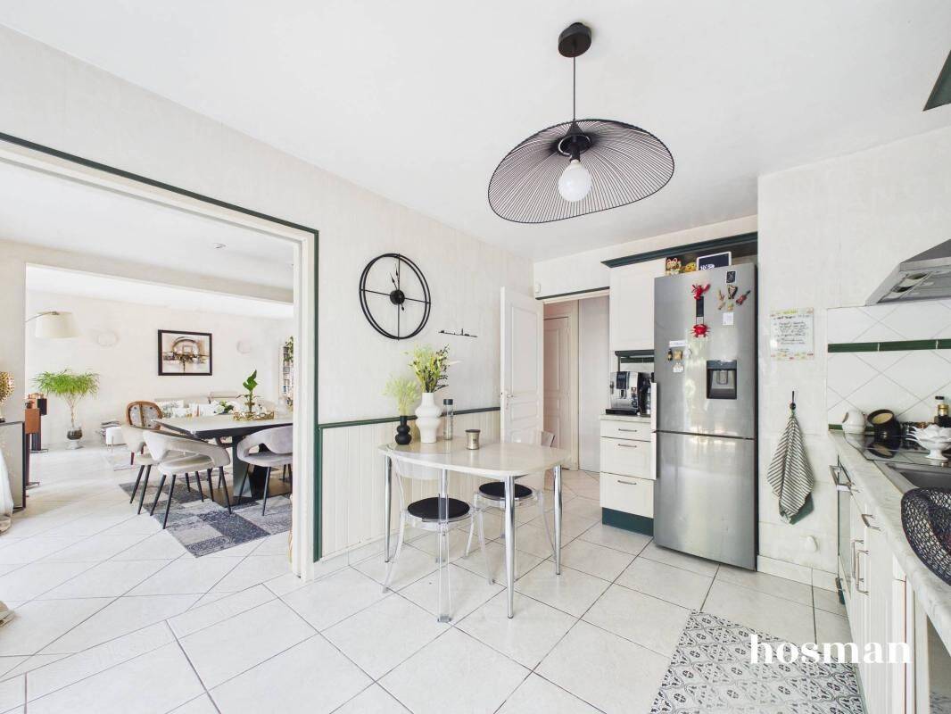 Maison de 135m² avec 4 chambres, jardin paysagé et garage - Beau — 4