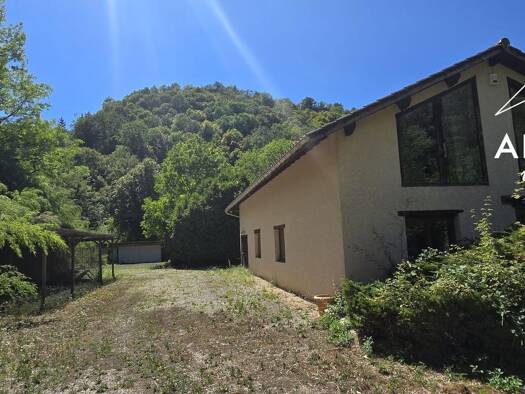 Maison à vendre 286 000 € 6 pièces 5 chambres 260 m² 3 500 m² de terrain L'Abergement-de-Varey 01640