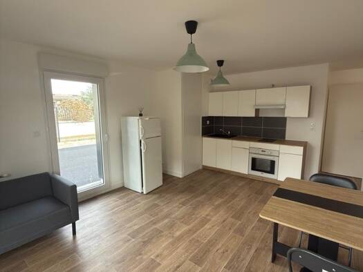 Appartement à louer 695 € 2 pièces 42,7 m² RDC Poitiers Ouest-Demi Lune-République-Bel Air Poitiers 86000