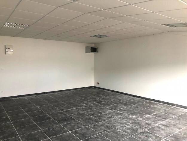 Espace bureau à louer 905 € Ducos 97224