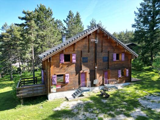 Chalet à vendre 415 000 € 8 pièces 6 chambres 163 m² 1 107 m² de terrain Saint-Sauveur-Camprieu 30750