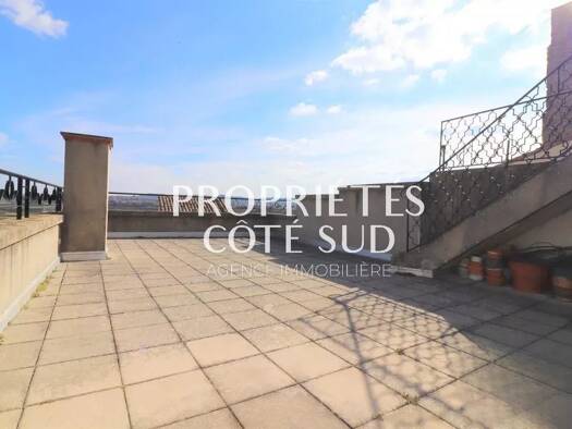 Boutique à vendre 249 000 € 349 m² de surface de vente Centre Ville Laudun-l'Ardoise 30290