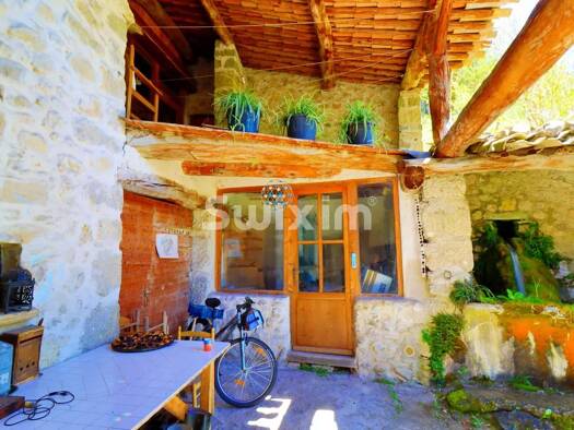 Maison à vendre 990 000 € 15 pièces 3 chambres 450 m² La Motte-Chalancon 26470
