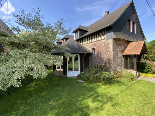 Maison à vendre 420 000 € 10 pièces 4 chambres 272 m² 3 589 m² de terrain Yerville 76760