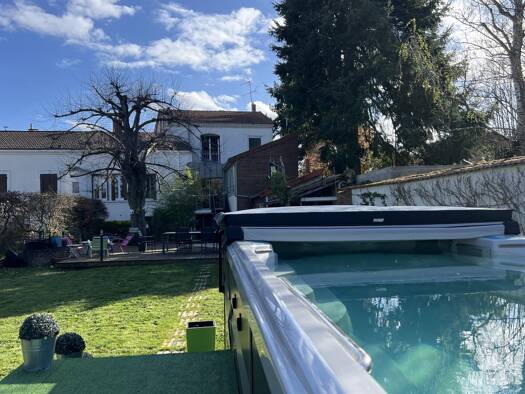 Maison de ville à vendre 467 000 € 6 pièces 4 chambres 207,7 m² 898 m² de terrain Les Sables-Les Poupées-Le Bourg Riorges 42153