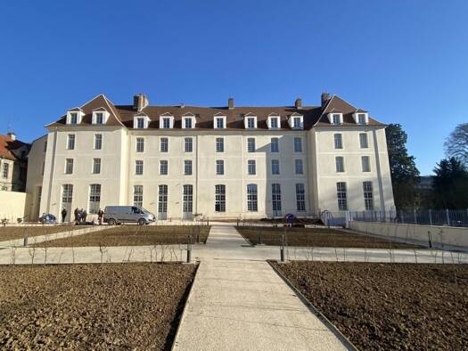 Appartement à louer 821 € 2 pièces 1 chambre 47 m² 1er étage Juilly 77230