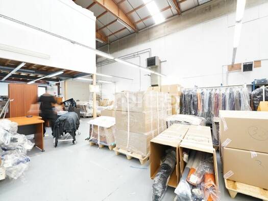 Local d'activités à louer 6 250 € 540 m² d'espace de stockage Dardilly 69570