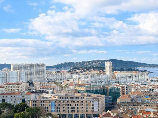 Appartement à louer 1 800 € 4 pièces 3 chambres 98 m² Étage 15/15 Champ de Mars Toulon 83000
