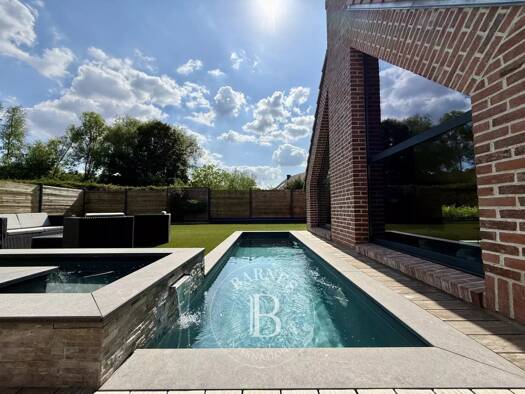 Maison à vendre 1 830 000 € 12 pièces 5 chambres 242 m² Place d'Armes et du Barlet Douai 59500