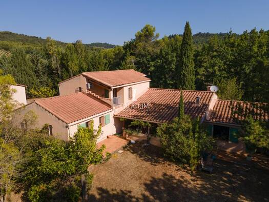 Villa à vendre 549 600 € 6 pièces 4 chambres 252 m² 2 500 m² de terrain Pierrevert 04860