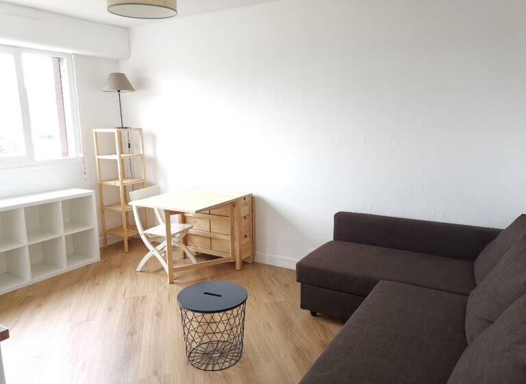 Appartement à louer 550 € 1 pièce 28 m²<br/>superficie Dernier étage, 6/6<br/>étage Evreux 27000