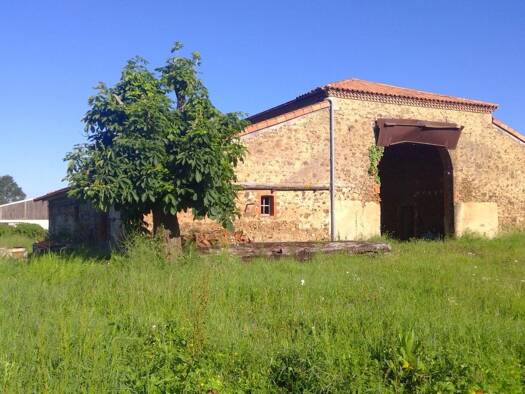 Immeuble à vendre 127 000 € 320 m² Maulévrier 49360