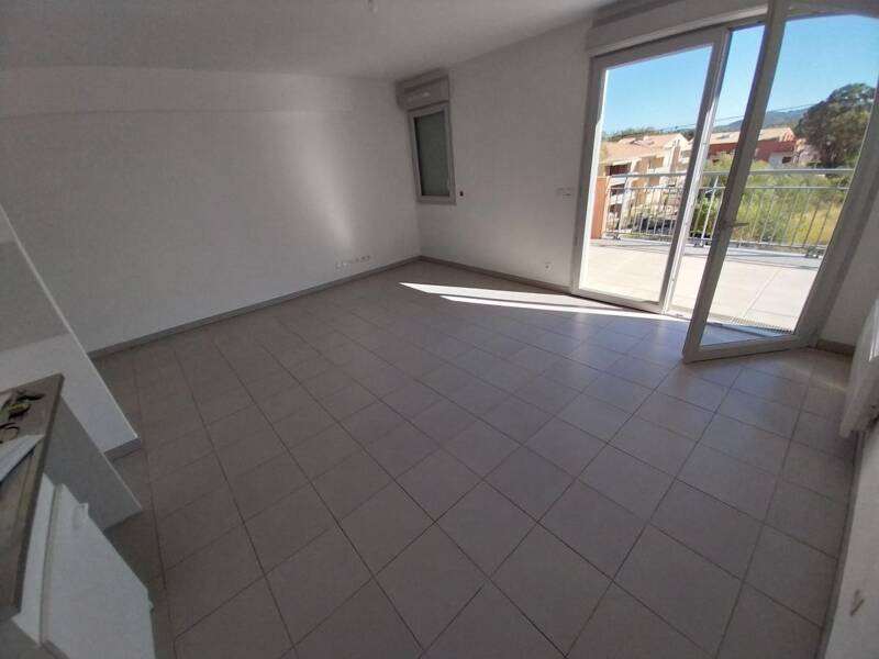 Maison à louer, 81m², BORMES LES MIMOSAS