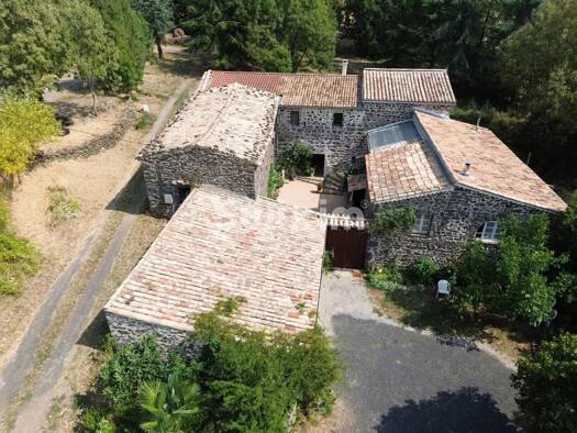 Maison à vendre 600 000 € 10 pièces 4 chambres 260 m² Villeneuve-de-Berg 07170