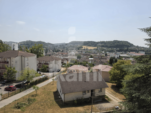 Appartement à vendre 149 000 € 3 pièces 2 chambres 81,57 m² 3ème étage Nord Lons-le-Saunier 39000