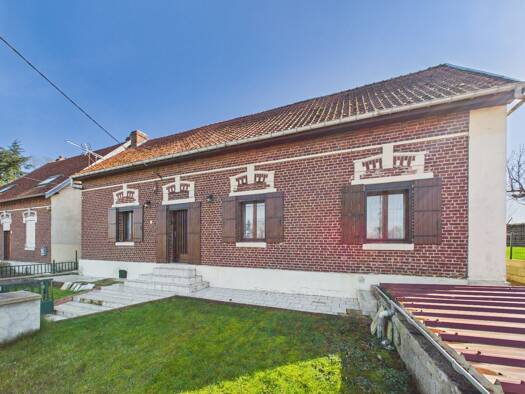 Maison à vendre 115 000 € 3 pièces 2 chambres 105 m² 978 m² de terrain Vendhuile 02420
