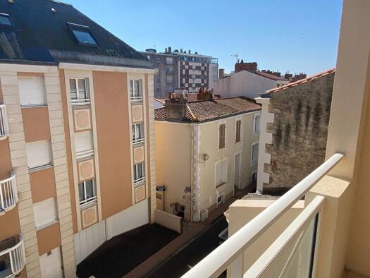 Appartement à louer 830 € 3 pièces 2 chambres 50 m² Étage 3/3 Les Sables-d'Olonne 85100