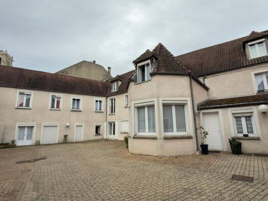 Appartement à louer 970 € 3 pièces 2 chambres 60 m² RDC Bas Maule 78580