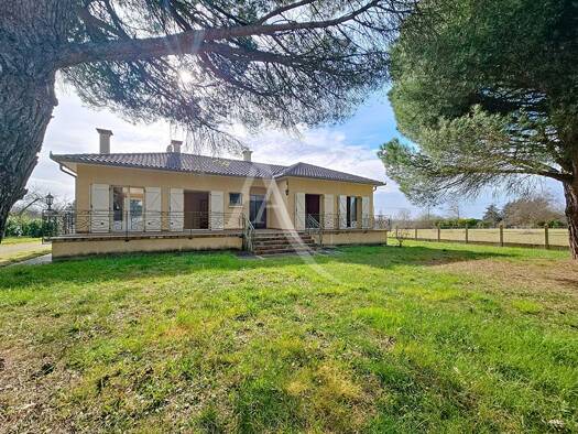 Maison de plain-pied à vendre 365 000 € 5 pièces 4 chambres 140 m² 1 800 m² de terrain Castelmaurou 31180