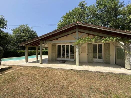 Maison de plain-pied à vendre 196 680 € 4 pièces 3 chambres 83 m² 6 299 m² de terrain Lalinde 24150