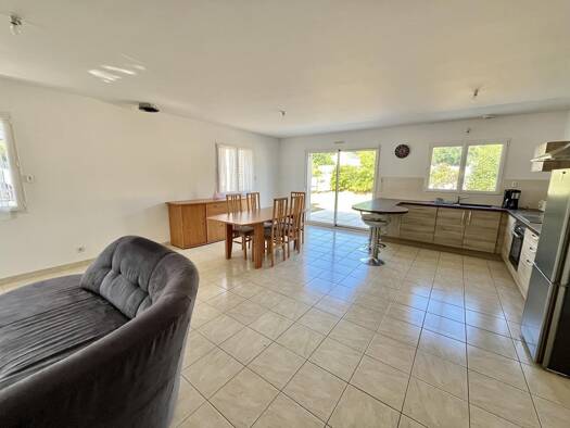 Maison de plain-pied à vendre 259 500 € 5 pièces 3 chambres 90 m² 486 m² de terrain Bécon-les-Granits 49370