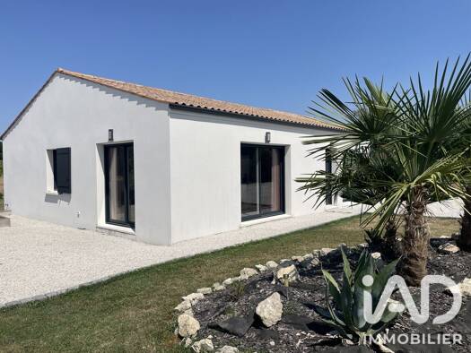 Maison de plain-pied à vendre 234 000 € 5 pièces 4 chambres 102 m² 1 793 m² de terrain Germignac 17520