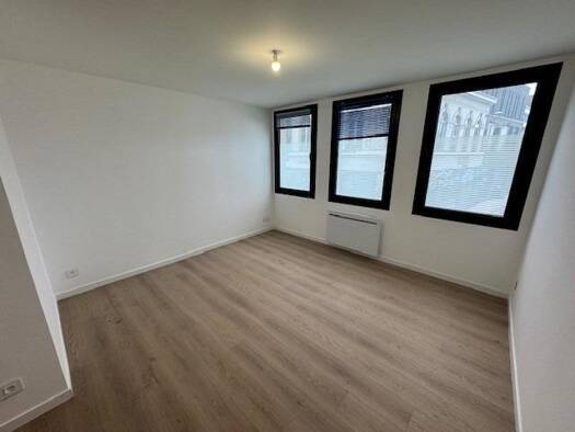 Appartement à louer 650 € 2 pièces 1 chambre 53,9 m² 1er étage Roubaix 59100