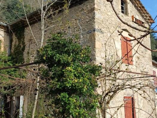Maison à vendre 130 000 € 9 pièces 8 chambres 140 m² 2 558 m² de terrain Les Ollières-sur-Eyrieux 07360