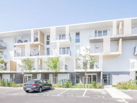 Appartement à louer 724 € 3 pièces 2 chambres 69 m² 3ème étage Zone Industrielle Arles 13200