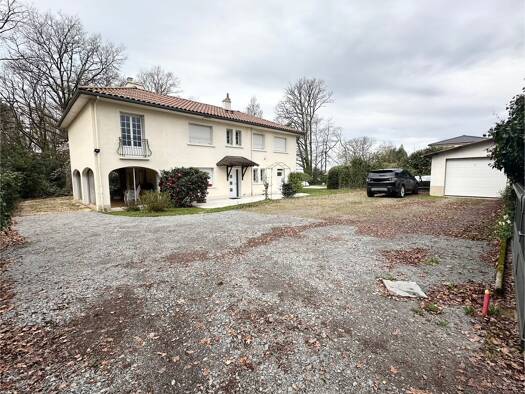 Maison à vendre 370 000 € 8 pièces 6 chambres 213 m² 2 700 m² de terrain Feytiat 87220