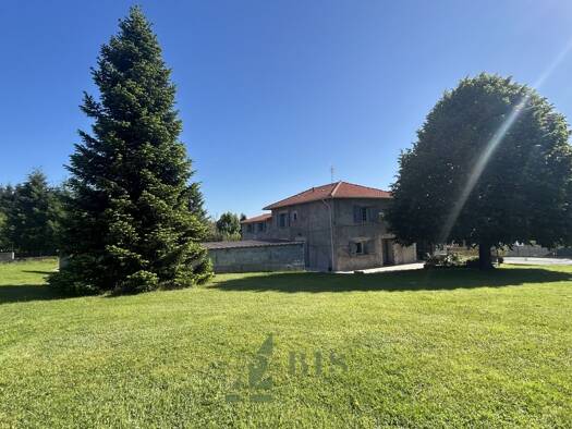 Maison à vendre 315 000 € 6 pièces 4 chambres 172 m² 4 320 m² de terrain Briennon 42720