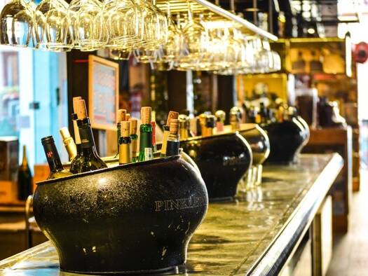 Bar / Café à vendre Fonds de commerce 1 565 120 € 400 m² d'espace de restauration Médecin Nice 06000